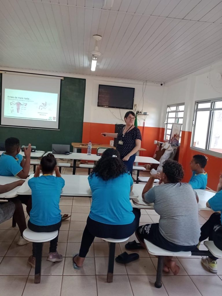 Projeto Seara de Luz recebe palestra sobre sexualidade na adolescência